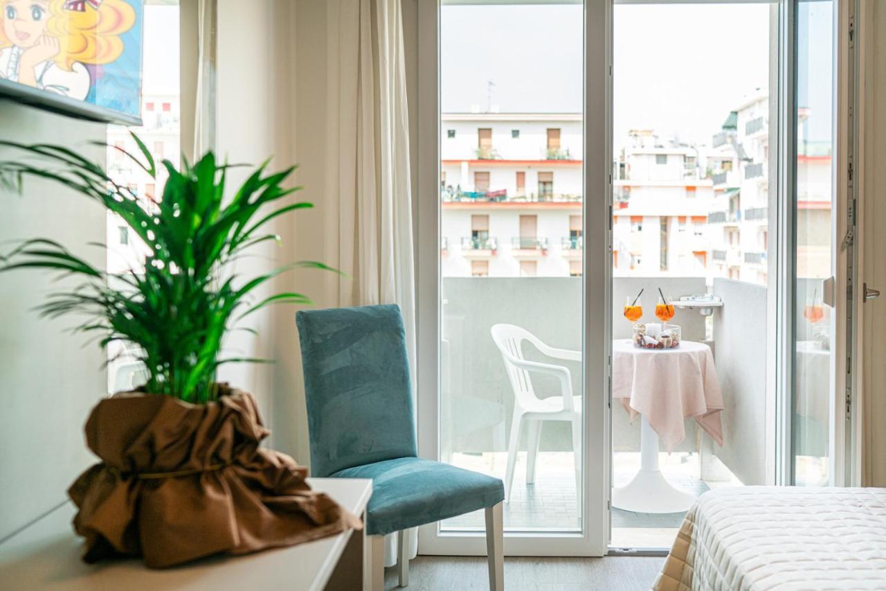 Hotel Pigalle Lido di Jesolo Buitenkant foto