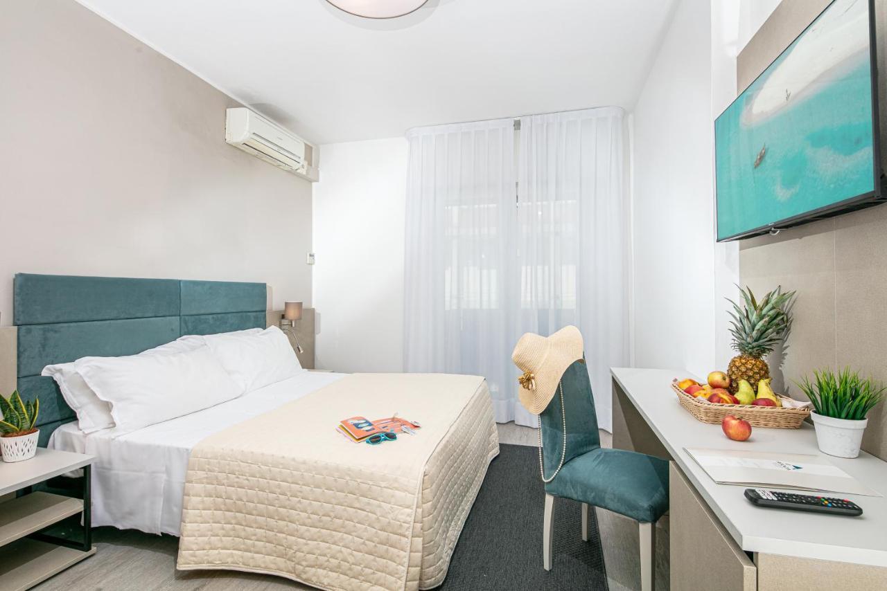 Hotel Pigalle Lido di Jesolo Buitenkant foto