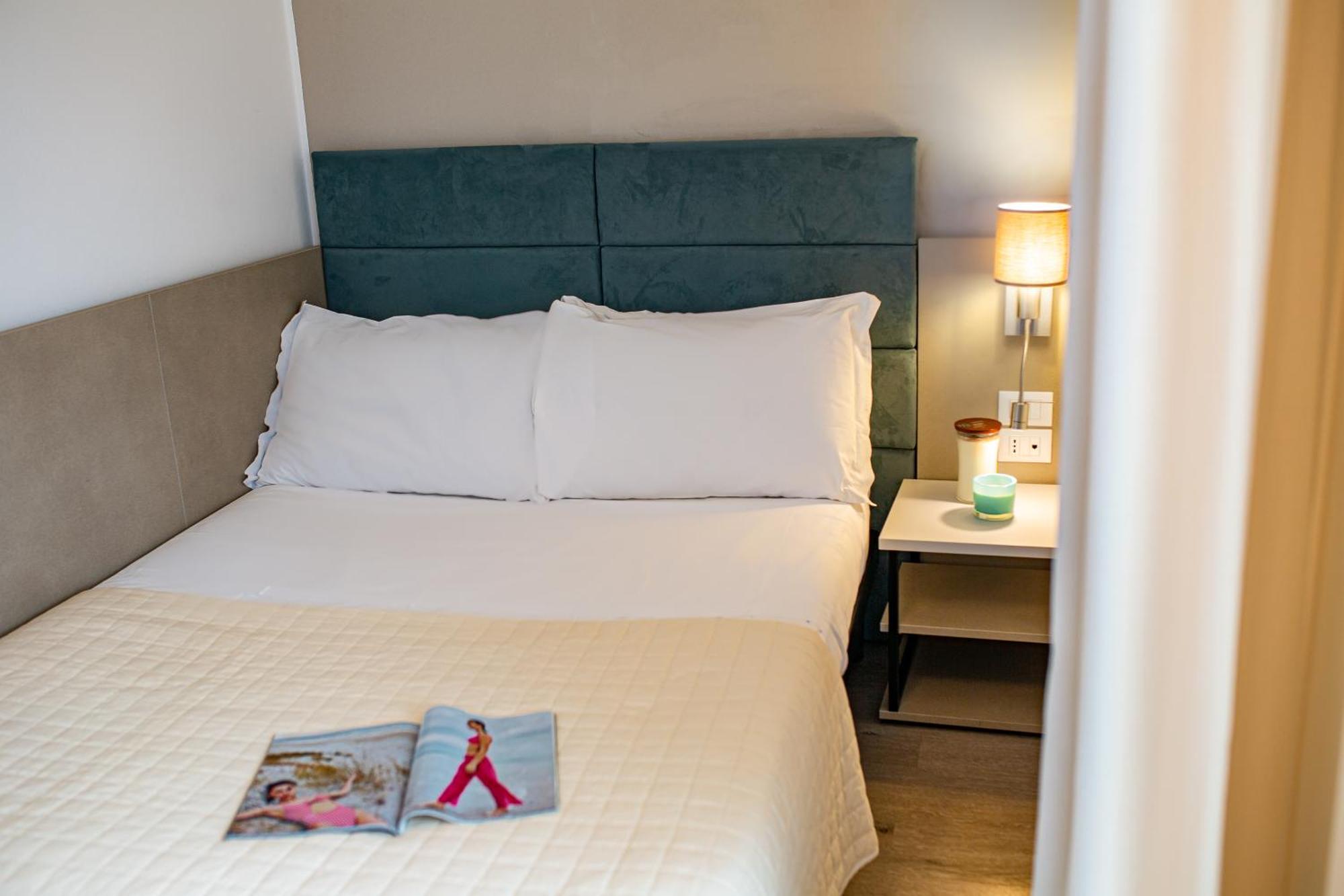 Hotel Pigalle Lido di Jesolo Buitenkant foto
