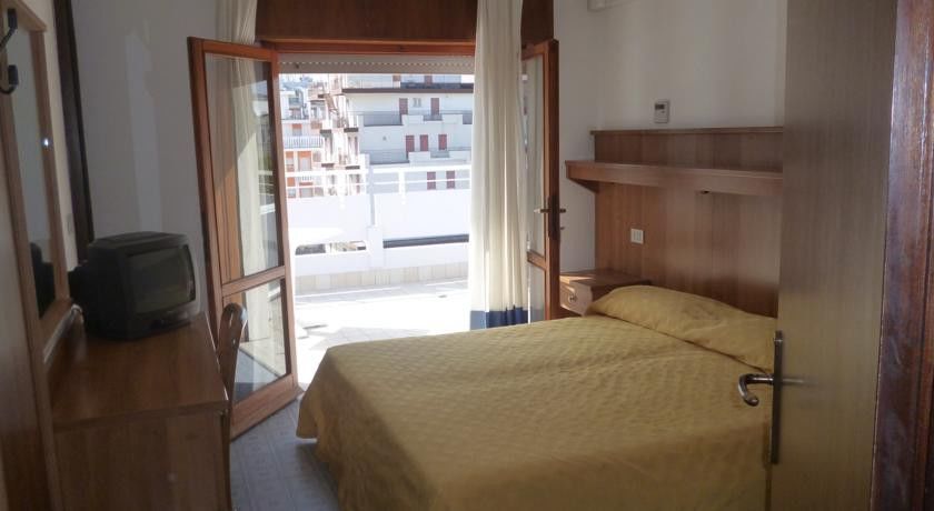 Hotel Pigalle Lido di Jesolo Buitenkant foto