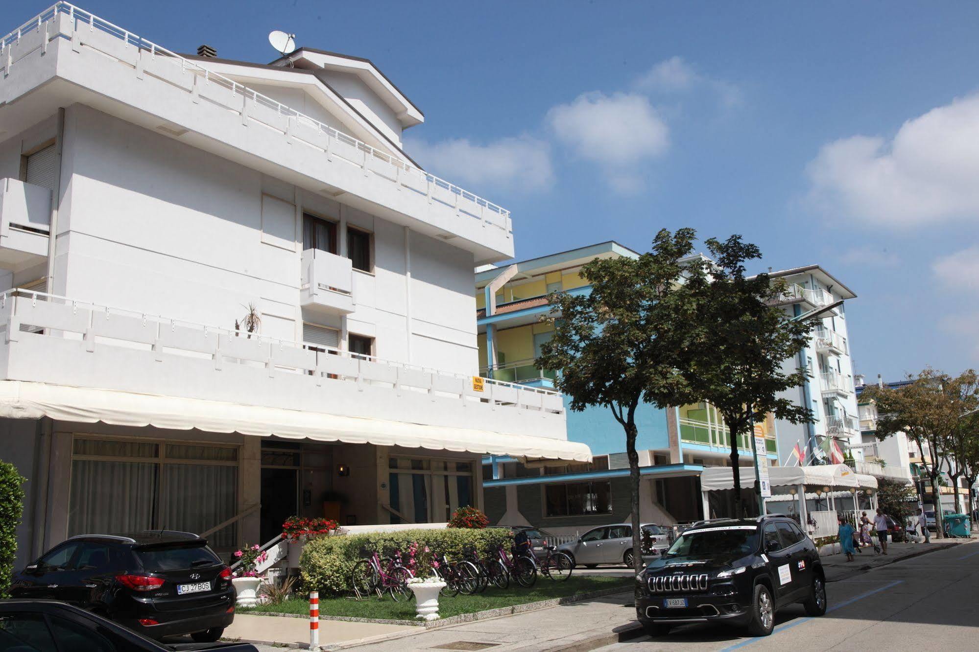 Hotel Pigalle Lido di Jesolo Buitenkant foto